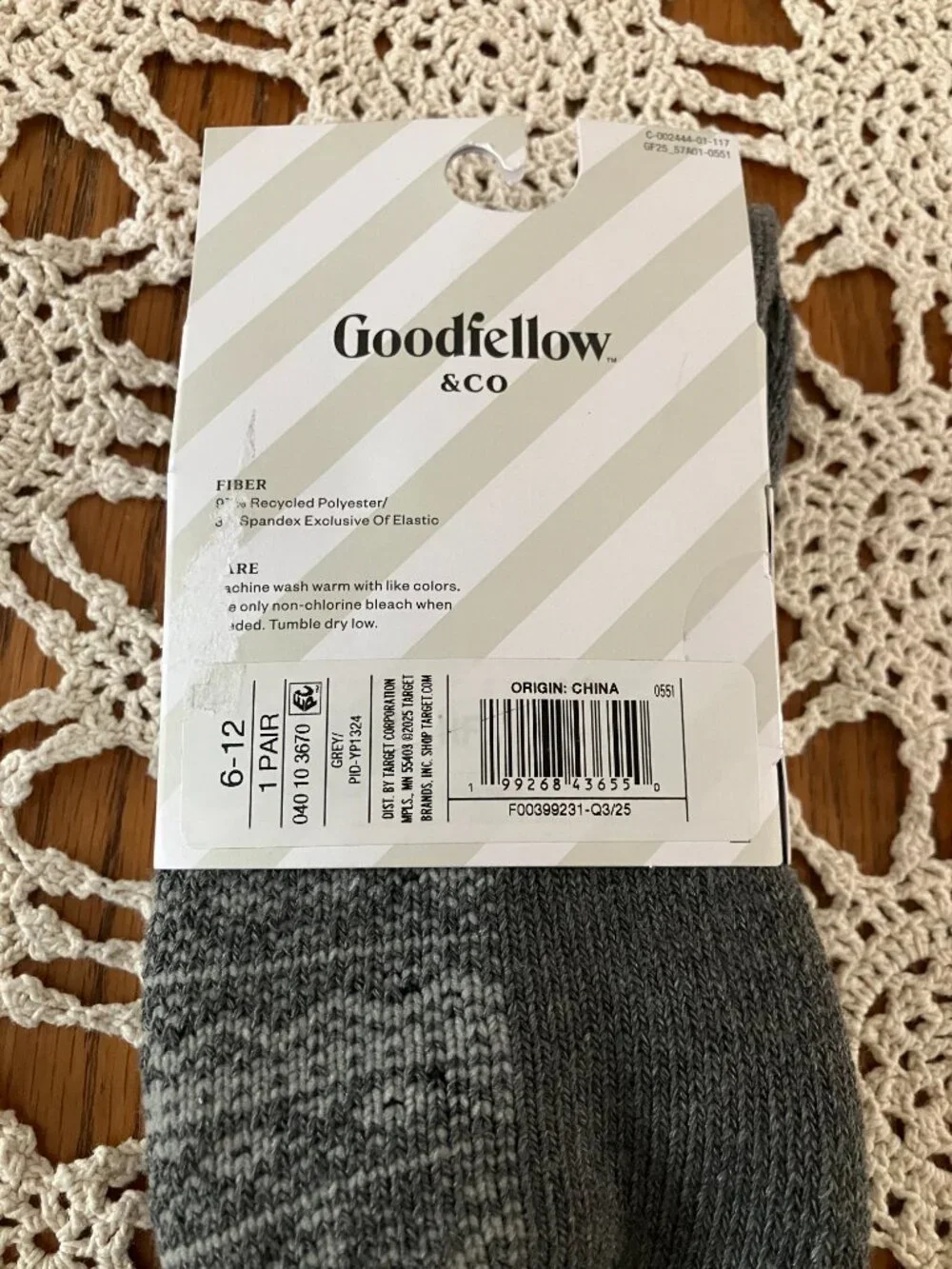 New Adult Shoe Sz: 6 - 12 1 Pair Goodfellow & Co. Crew Socks Grey Wintery Print